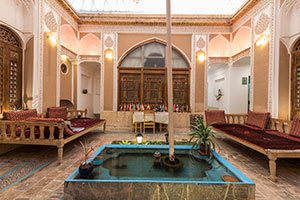 فضاي داخلي هتل سنتی لب خندق یزد 1