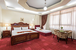Three Royal beds فندق خورشيد قم