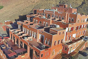 نماي بيروني هتل ویونا ابیانه