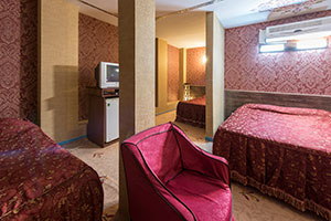 اتاق پنج تخته هتل سنتی اصفهان