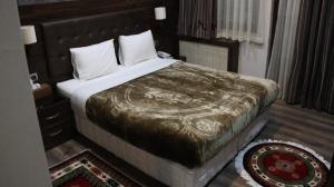 هتل ارگ محتشم کاشان سوئیت پنج تخت