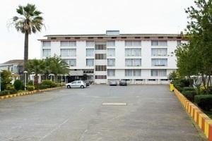 نمای بیرونی هتل کادوسان بندر انزلی