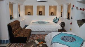 اقامتگاه سنتی گیوا یزد گل و دل