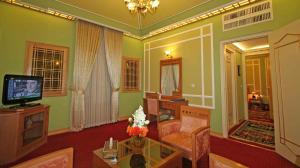 هتل عباسی اصفهان سوئیت چشم انداز دو تخت