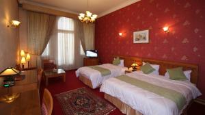 هتل عباسی اصفهان سه تخت