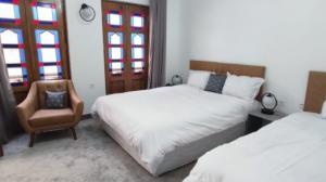 اقامتگاه سنتی شهر جهان یزد سه تخت