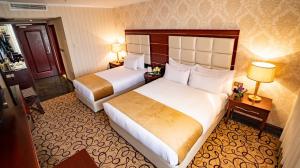 هتل اسپیناس بلوار تهران سه تخت خانواده (تخت دبل و سینگل)