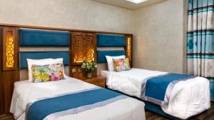 هتل عالی قاپو اصفهان دو تخت تویین