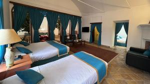 هتل سنتی لاله یزد سوئیت  پنج تخت  پایین