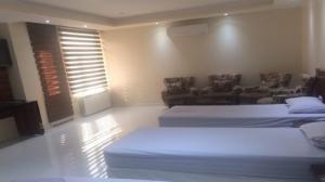 مهمانپذیر مهر نیشابور سوئیت یکخوابه چهار تخته