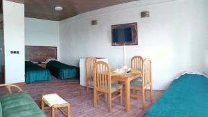 هتل پوریا بندر انزلی پنج تخت