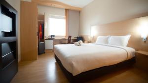 هتل رکسان ( نووتل سابق) تهران یک تخت (10 ساعته (بدون صبحانه))