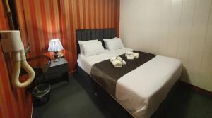 هتل دنیز بندر انزلی سوئیت یک خواب سه تخت ویژه روبه دریا