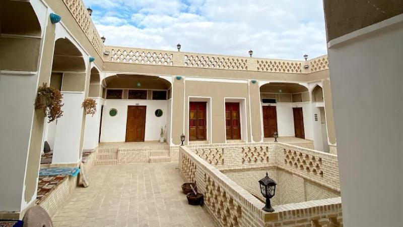 اقامتگاه بوم گردی بام نائین ساير