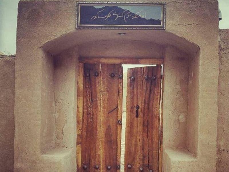 نمای بیرونی اقامتگاه بومگردی کلوت کویر شاهرود