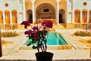 فضای داخلی اقامتگاه سنتی فلاحتی کاشان