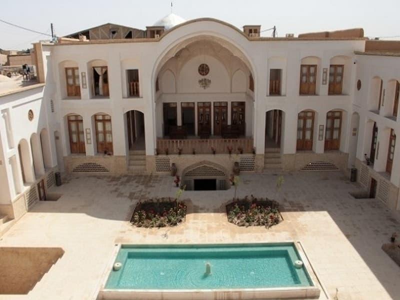 فضای داخلی اقامتگاه سنتی فلاحتی کاشان