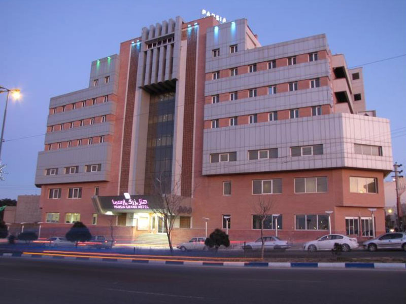عرض خارجي فندق الكبير بارسيا قم