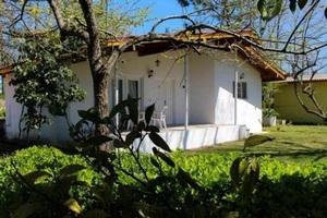 نمای بیرونی مجتمع اقامتی زیبا کنار بندرانزلی