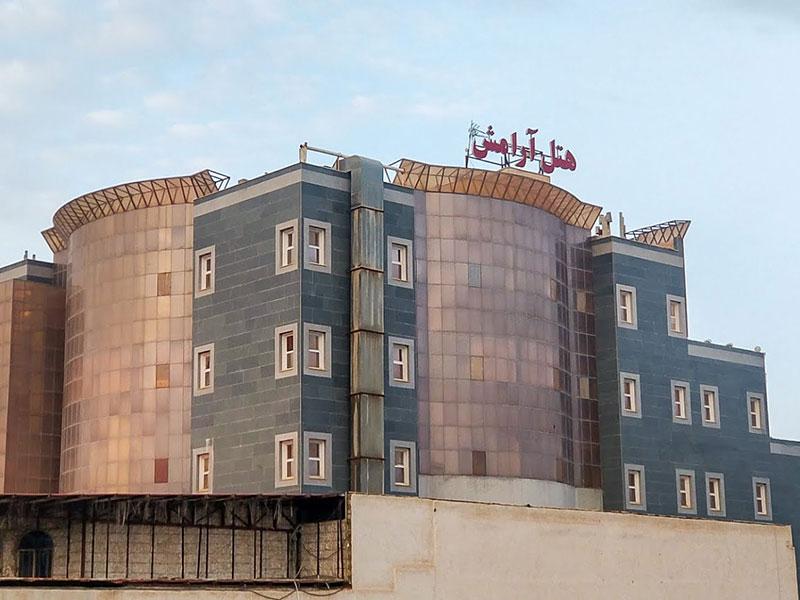 نمای ساختمان هتل آرامش یزد
