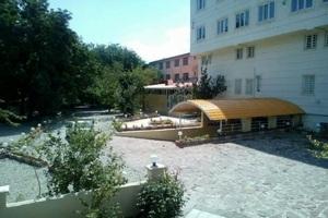 نمای بیرونی هتل آپارتمان توکل کلاردشت