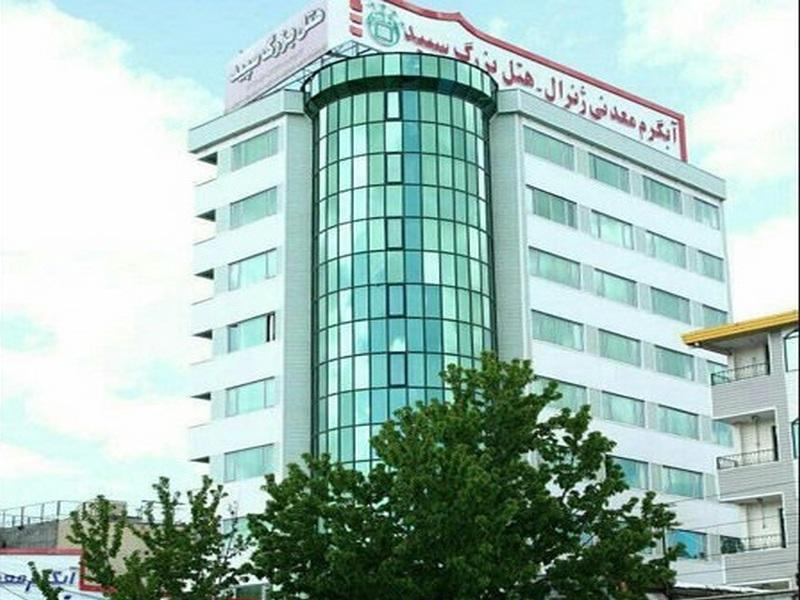 نمای بیرونی هتل آپارتمان سپید اردبیل