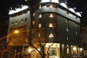 نمای بیرونی هتل آپارتمان مهرگان تهران