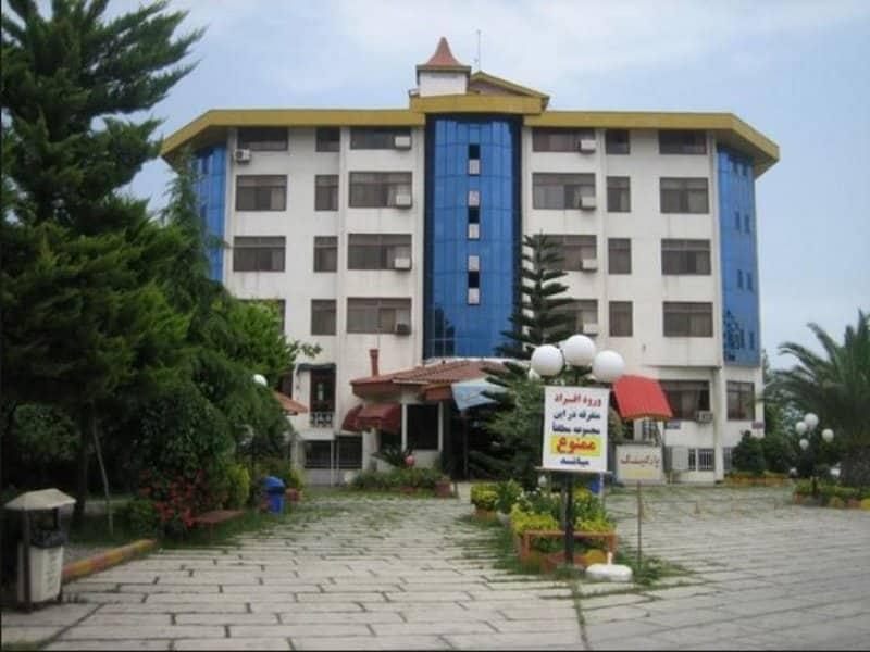 نمای بیرونی هتل آپارتمان نجاتی تنکابن