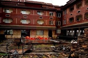 نمای بیرونی هتل الماس بندر انزلی