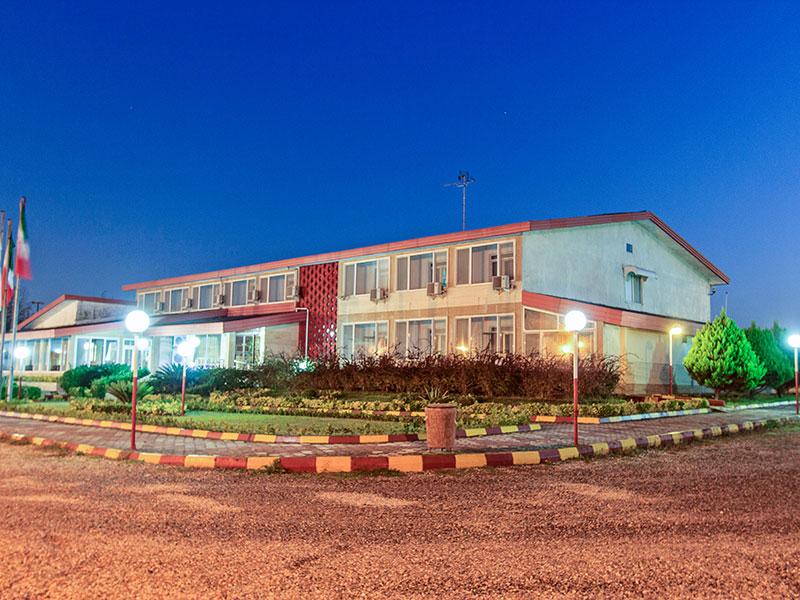 نمای بیرونی هتل جهانگردی نمونه بندرانزلی