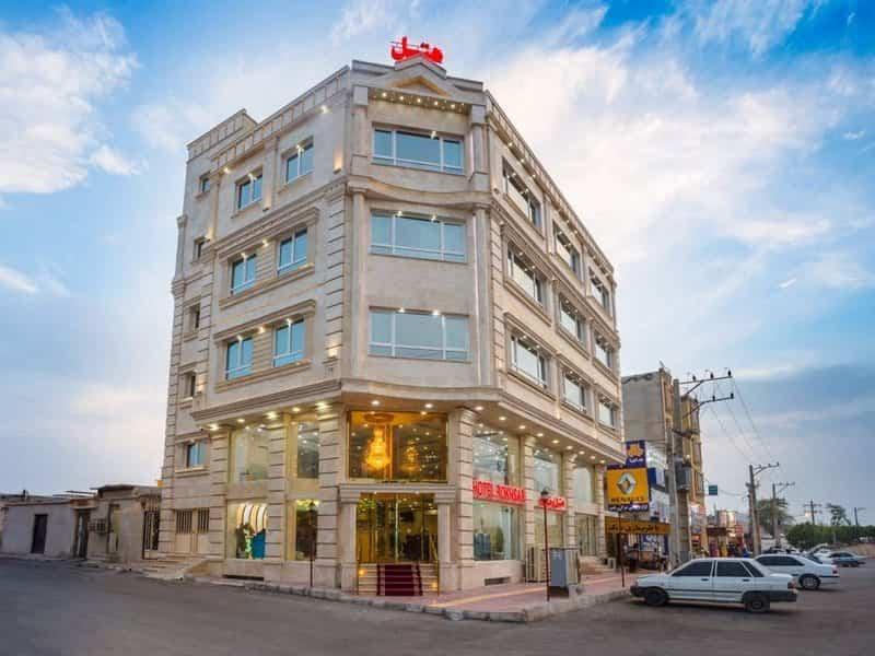 نمای بیرونی هتل رخسار قشم
