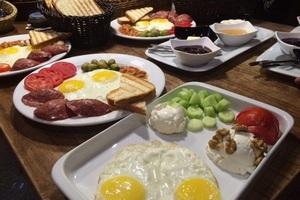 صبحانه هتل ساحلی نگین نور