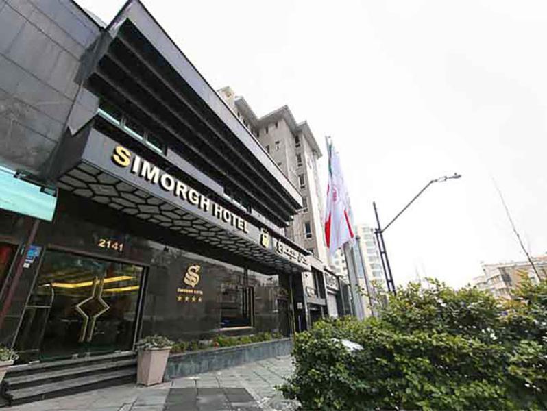 نمای بیرونی هتل سیمرغ تهران