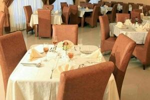 رستوران هتل نقش شاپور داراب