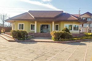 ورودی هتل پارسیان کلاردشت