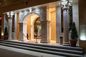 ورودی هتل کوروش سرعین